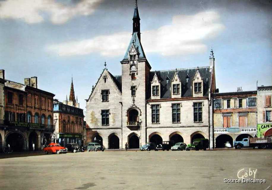 33 Libourne Place de l Hotel de Ville III.jpg